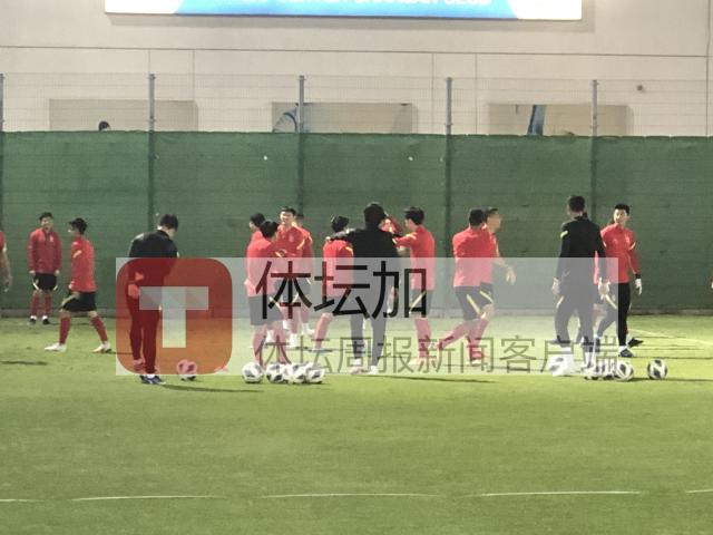 开云-最后一练放弃踩场  ​国足弃五后卫打法演练定位球