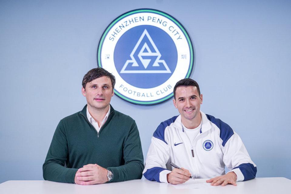 开云体育官网-深圳新鹏城强阵曝光!中场集齐三大跑男,媒体人:新赛季望6抢4