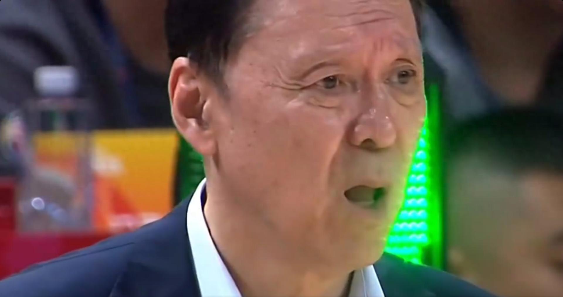 开云-现役国手，把赖俊豪推向广告牌，扭伤颈部，球迷：人品球技都不行