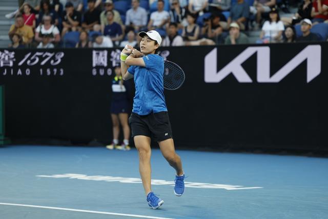 开云体育官网-澳网结束单打首轮争夺，中国网球军团四人成功晋级